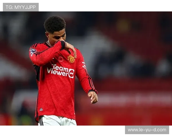 滕哈赫优化防守层次，曼联重塑坚固防线