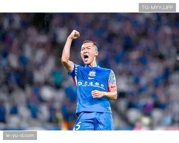 中超赛季进入白热化阶段，争冠与保级悬念迭起