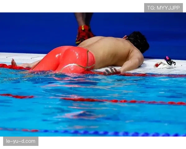 德约家里那私人泳池，普通人估计光看都得累瘫了！