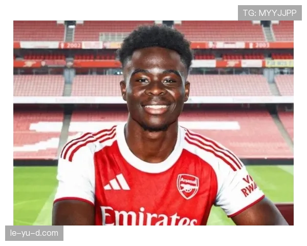 萨卡上赛场像主角，赛后拎着菜篮子挤地铁那反差太好笑